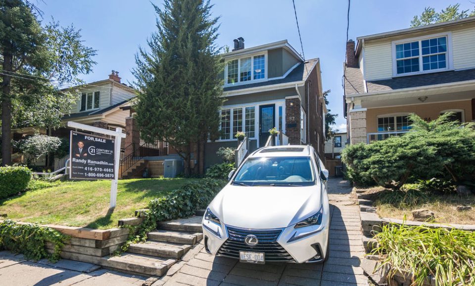 82 Linnsmore Cres Front View